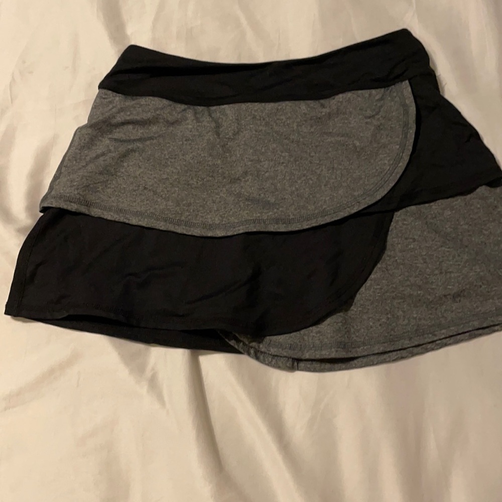 One tooth skort size small
